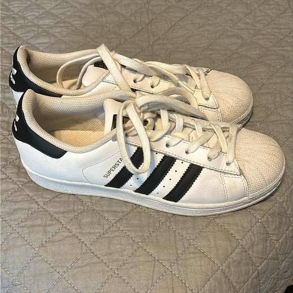 Adidas Superstar Shoes - US Women 7 - Picture 4 of 10